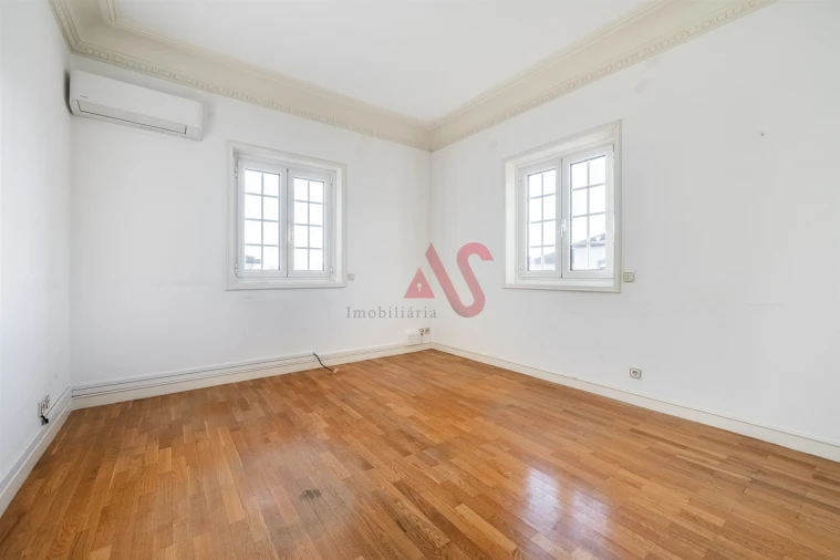 Moradia T4 para Venda em Oliveira, São Paio e São Sebastião Foto 16