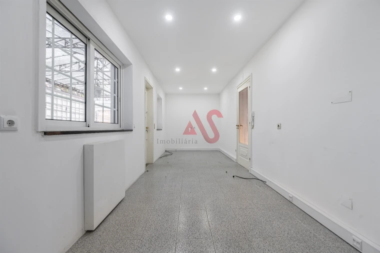 Moradia T4 para Venda em Oliveira, São Paio e São Sebastião Foto 9