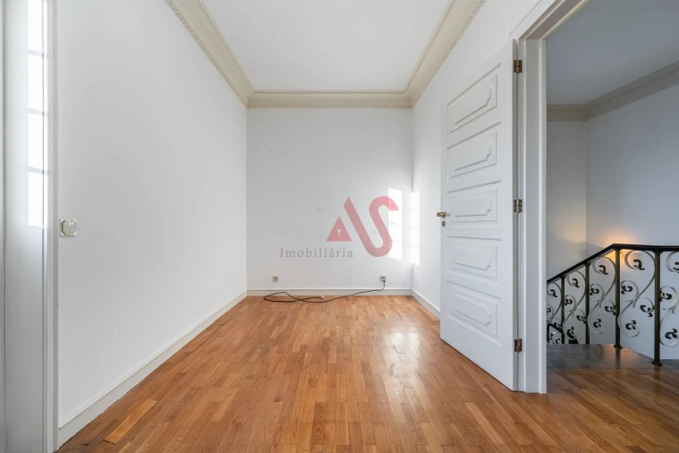 Moradia T4 para Venda em Oliveira, São Paio e São Sebastião Foto 17