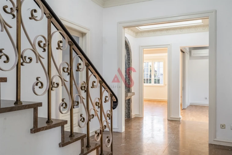 Moradia T4 para Venda em Oliveira, São Paio e São Sebastião Foto 3