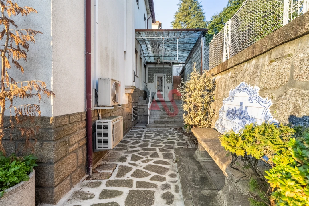 Moradia T4 para Venda em Oliveira, São Paio e São Sebastião Foto 26