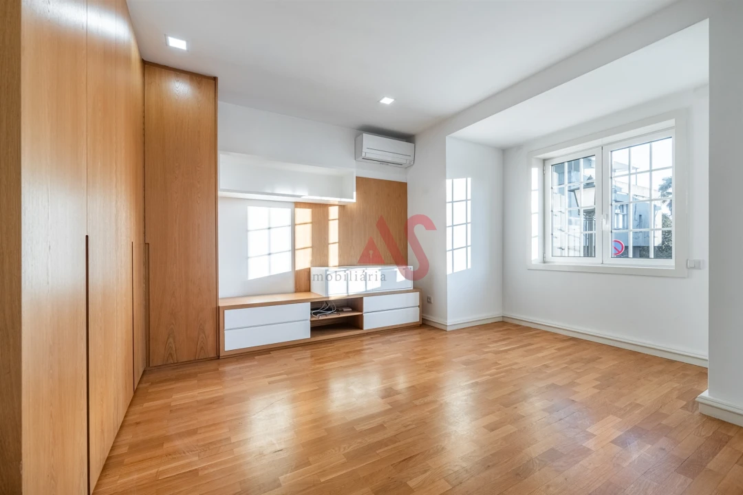 Moradia T4 para Venda em Oliveira, São Paio e São Sebastião Foto 7