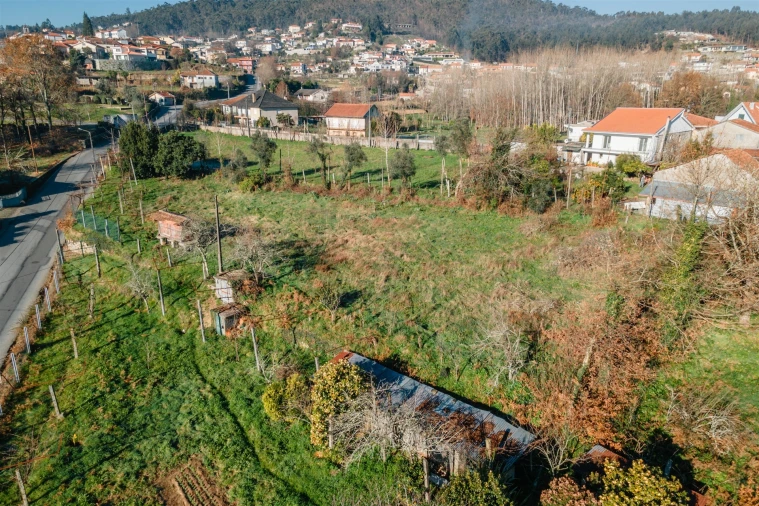 Terreno para Venda em Golães Foto 13