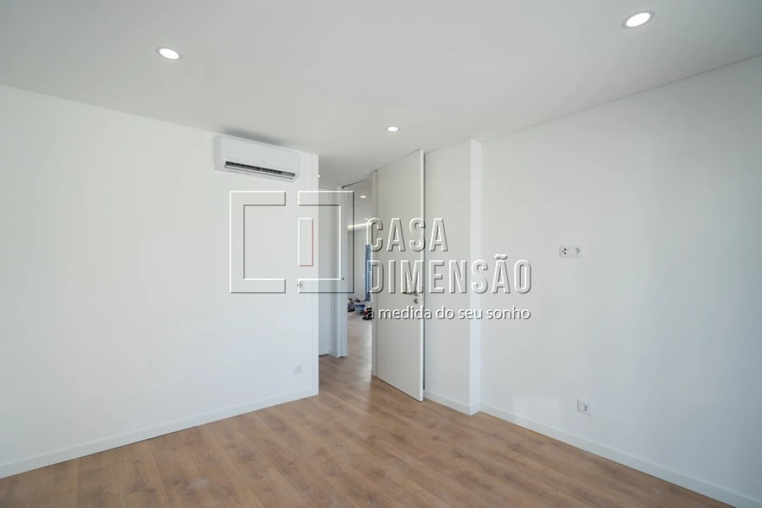 Moradia T4 para Venda em Charneca de Caparica e Sobreda Foto 17
