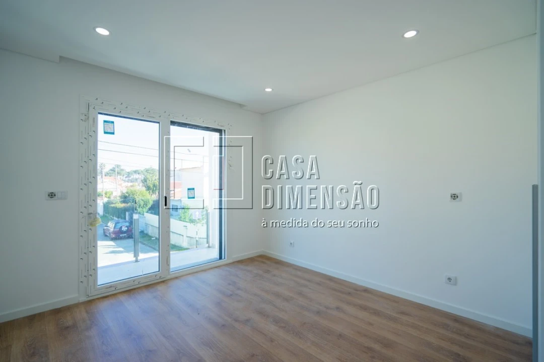 Moradia T4 para Venda em Charneca de Caparica e Sobreda Foto 38