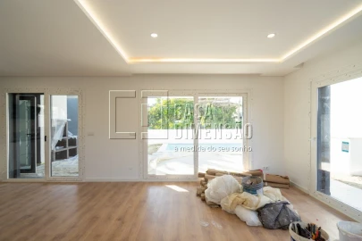 Moradia T4 para Venda em Charneca de Caparica e Sobreda