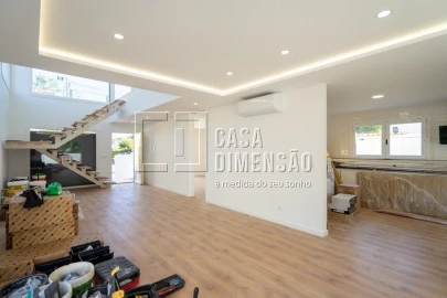 Moradia T4 para Venda em Charneca de Caparica e Sobreda