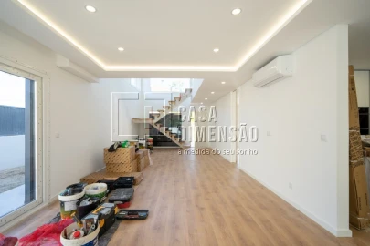 Moradia T4 para Venda em Charneca de Caparica e Sobreda