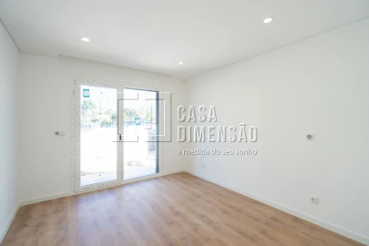 Moradia T4 para Venda em Charneca de Caparica e Sobreda
