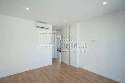 Moradia T4 para Venda em Charneca de Caparica e Sobreda