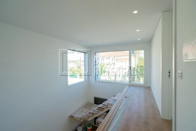 Moradia T4 para Venda em Charneca de Caparica e Sobreda