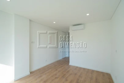 Moradia T4 para Venda em Charneca de Caparica e Sobreda