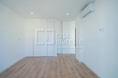 Moradia T4 para Venda em Charneca de Caparica e Sobreda