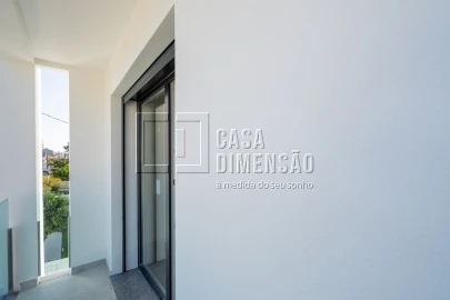 Moradia T4 para Venda em Charneca de Caparica e Sobreda