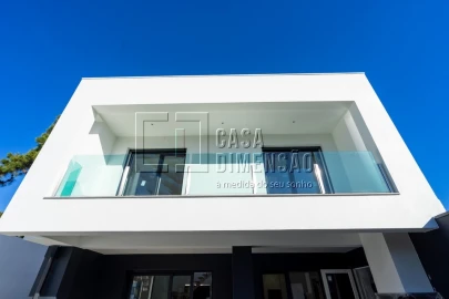 Moradia T4 para Venda em Charneca de Caparica e Sobreda
