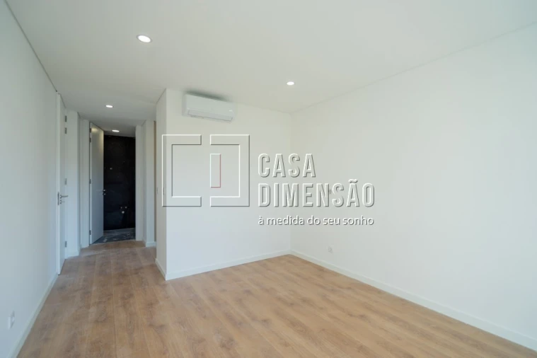 Moradia T4 para Venda em Charneca de Caparica e Sobreda Foto 25