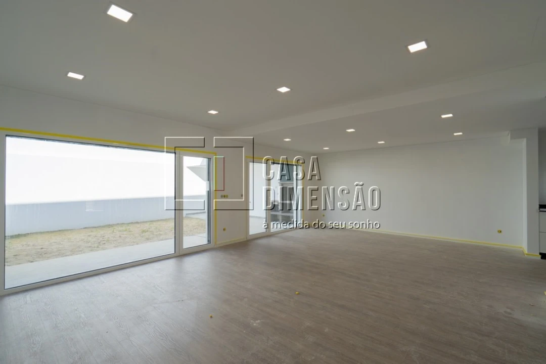 Moradia T4 para Venda em Corroios Foto 12