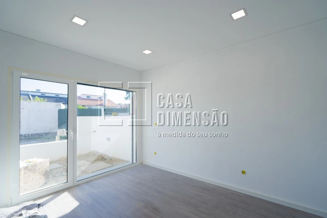 Moradia T4 para Venda em Corroios Foto 17