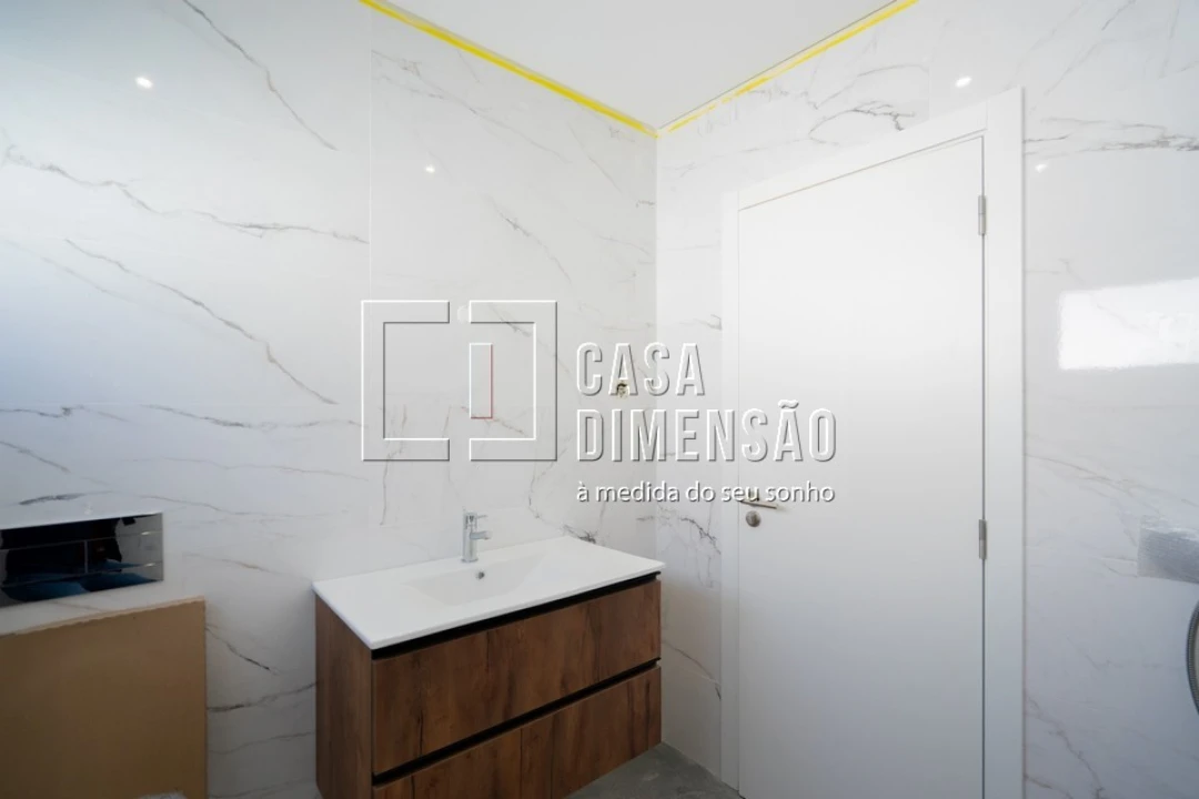 Moradia T4 para Venda em Corroios Foto 40