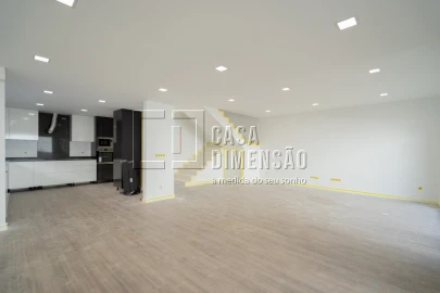 Moradia T4 para Venda em Corroios
