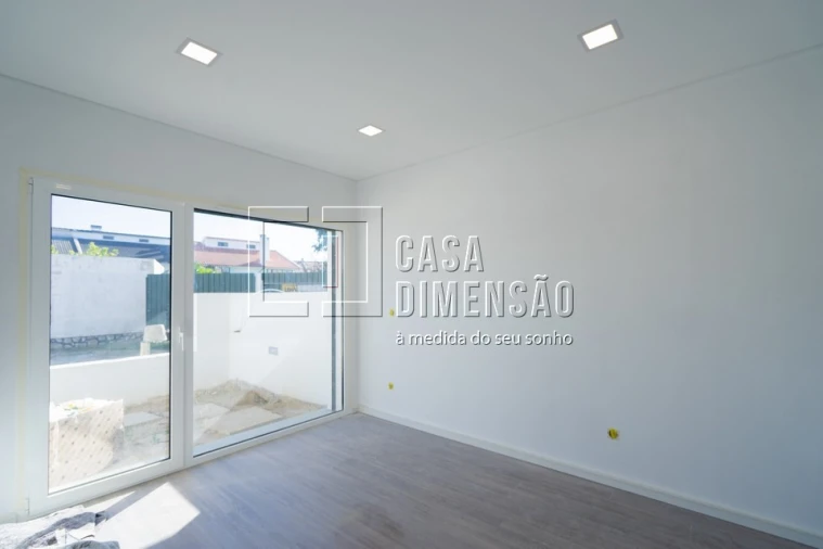 Moradia T4 para Venda em Corroios Foto 17