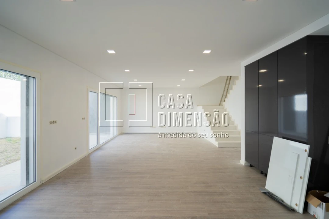 Moradia T4 para Venda em Corroios Foto 10