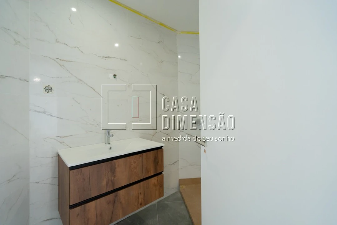 Moradia T4 para Venda em Corroios Foto 15
