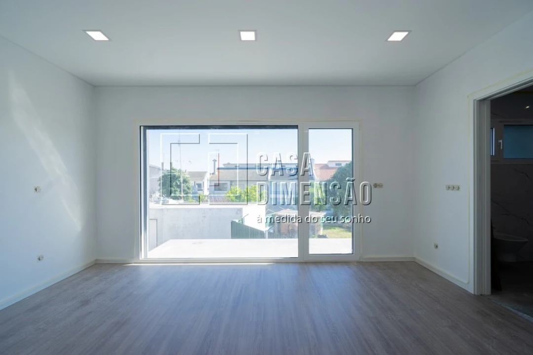 Moradia T4 para Venda em Corroios Foto 17