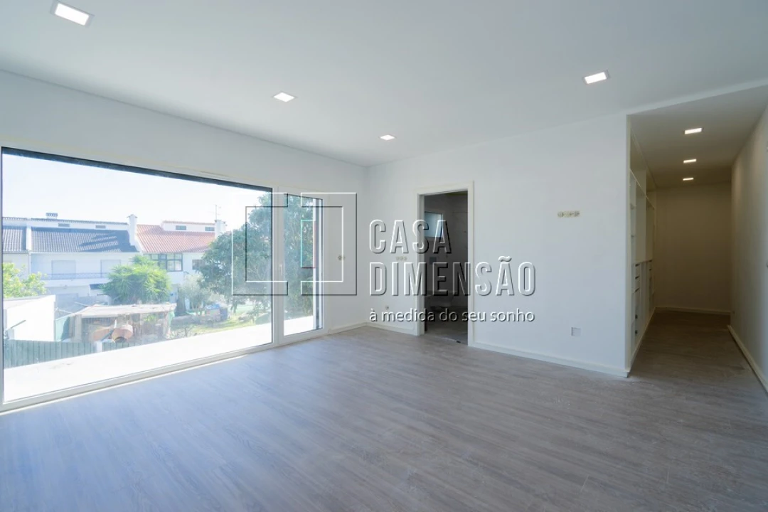 Moradia T4 para Venda em Corroios Foto 18