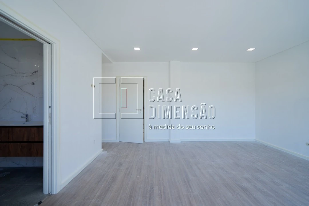 Moradia T4 para Venda em Corroios Foto 21
