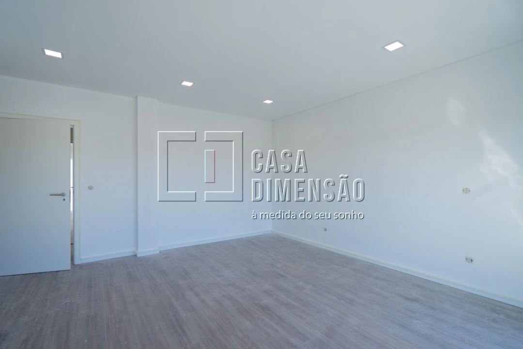 Moradia T4 para Venda em Corroios Foto 22