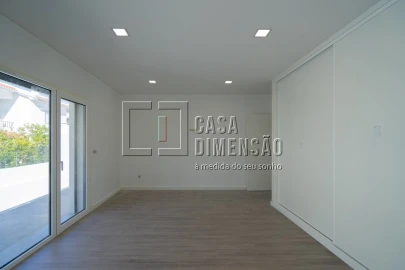Moradia T4 para Venda em Corroios