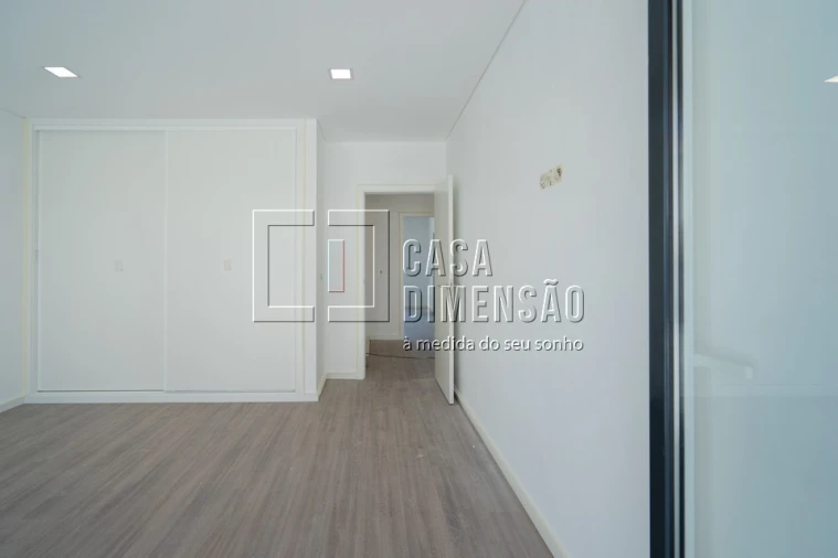 Moradia T4 para Venda em Corroios Foto 39