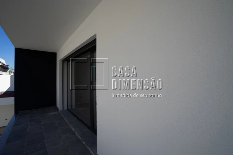 Moradia T4 para Venda em Corroios Foto 42