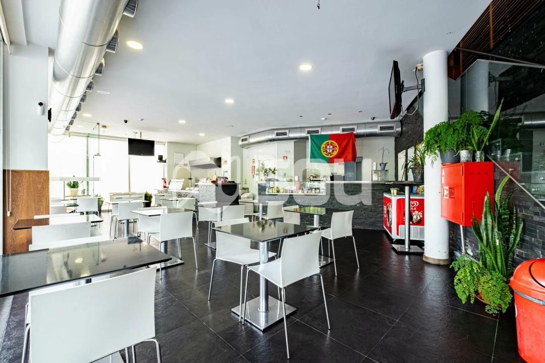 Negócio para Venda em Cidade da Maia Foto 2