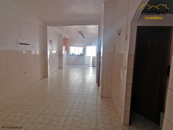 Loja para Arrendamento em Pedrogão Pequeno Foto 5