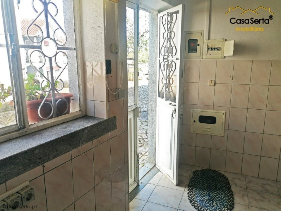 Loja para Arrendamento em Pedrogão Pequeno Foto 4