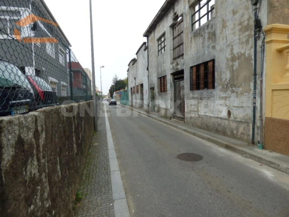 Prédio para Venda em Gulpilhares e Valadares Foto 3