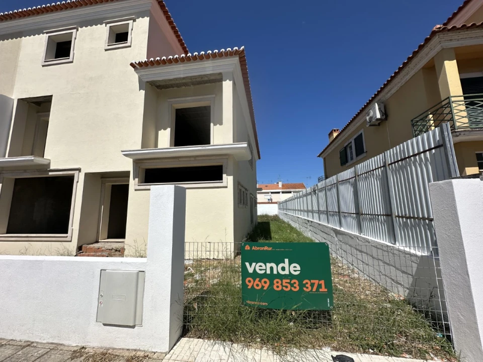 Moradia T4 para Venda em São Miguel do Rio Torto e Rossio Ao Sul do Tejo Foto 1