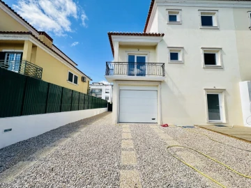 Moradia T4 para Venda em São Miguel do Rio Torto e Rossio Ao Sul do Tejo