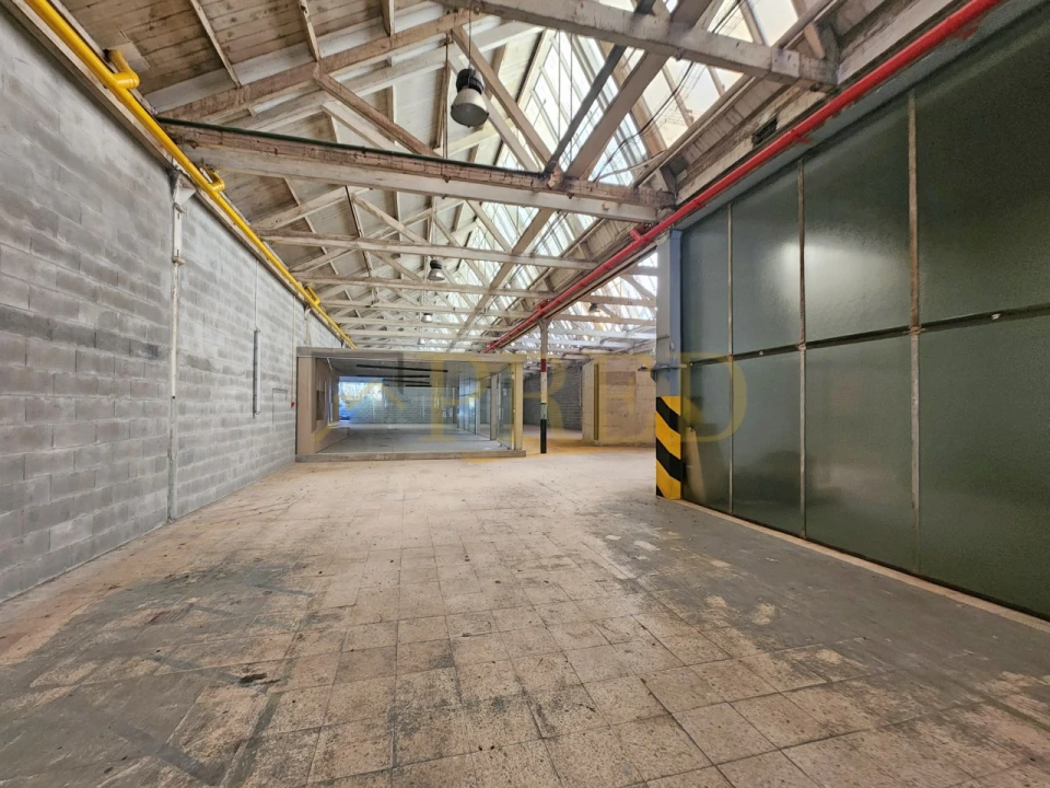 Armazém para Arrendamento em Mafamude e Vilar do Paraíso Foto 4