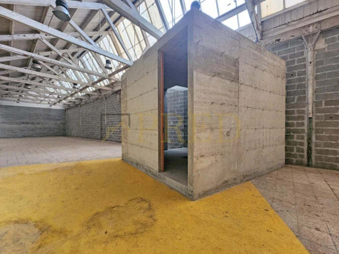 Armazém para Arrendamento em Mafamude e Vilar do Paraíso Foto 3