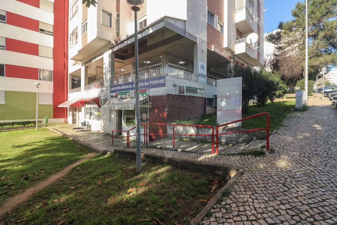 Loja para Venda em Póvoa de Santa Iria e Forte da Casa Foto 9