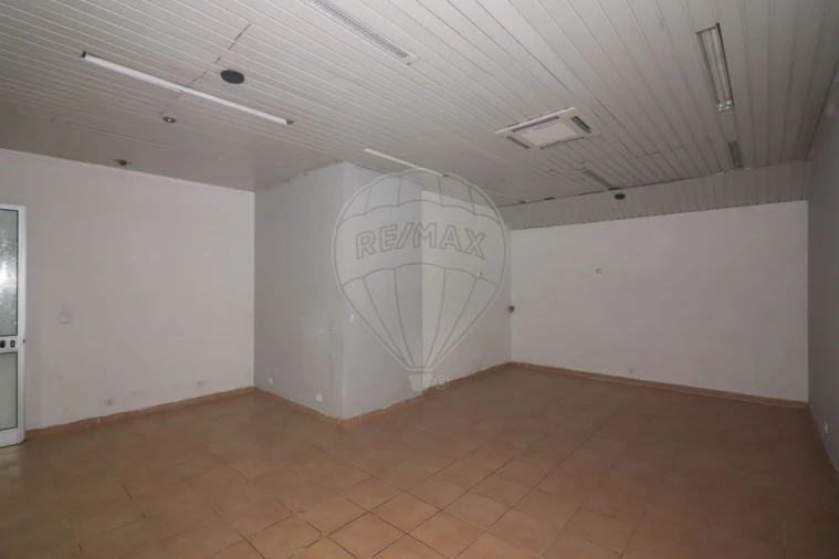 Loja para Venda em Póvoa de Santa Iria e Forte da Casa Foto 4