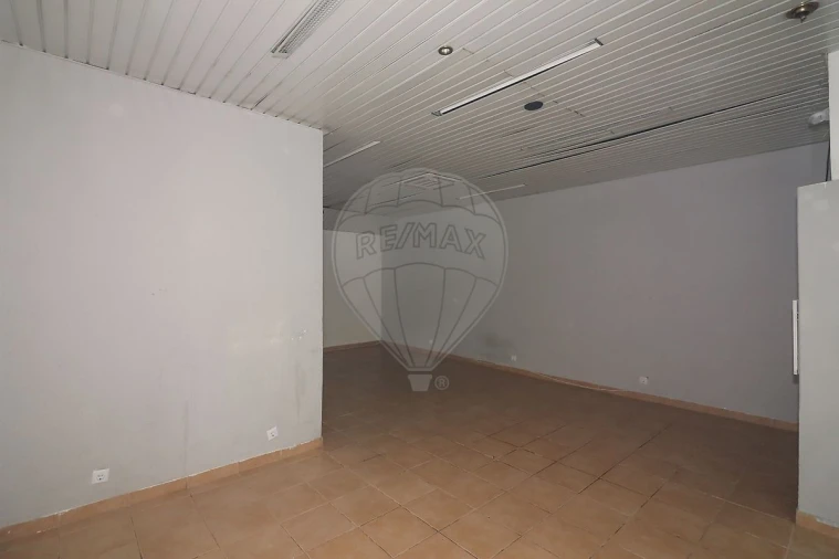 Loja para Venda em Póvoa de Santa Iria e Forte da Casa Foto 2