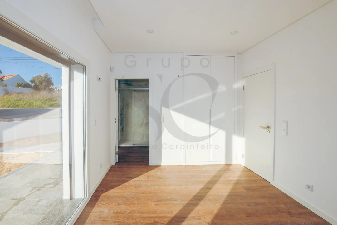 Moradia T4 para Venda em Charneca de Caparica e Sobreda Foto 15