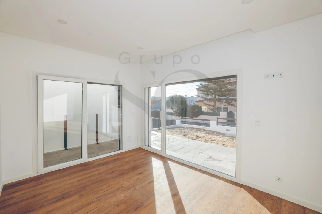 Moradia T4 para Venda em Charneca de Caparica e Sobreda Foto 16