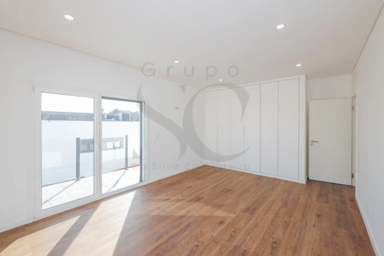 Moradia T4 para Venda em Charneca de Caparica e Sobreda Foto 30