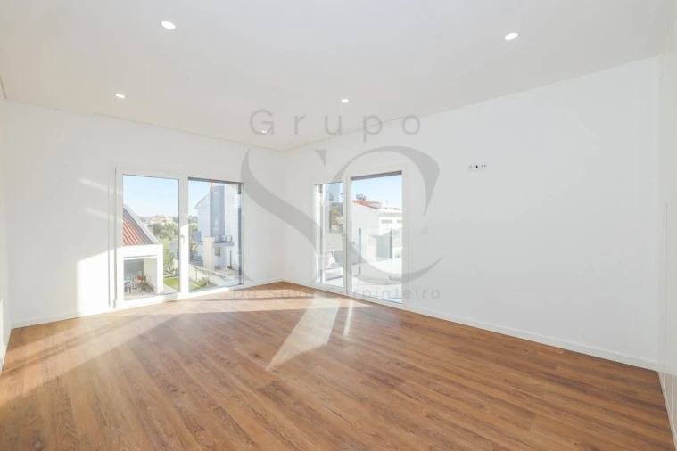 Moradia T4 para Venda em Charneca de Caparica e Sobreda Foto 31