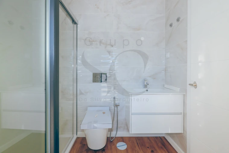 Moradia T4 para Venda em Charneca de Caparica e Sobreda Foto 18